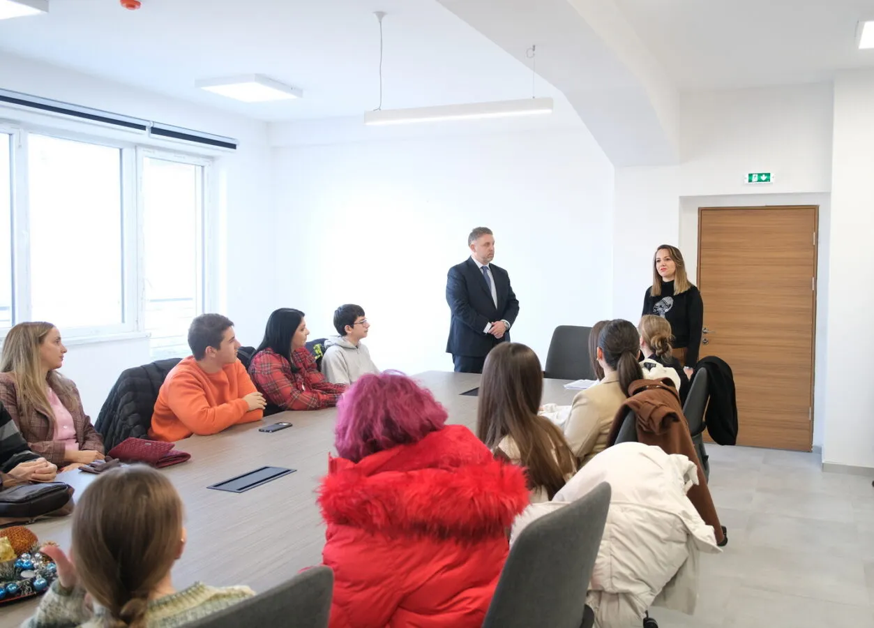 Општината ги награди најдобрите ученици и ментори