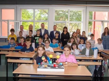 Директорот на АЦВ им ја врачи наградата на учениците од ООУ Лазо Трповски - 14.09.2026